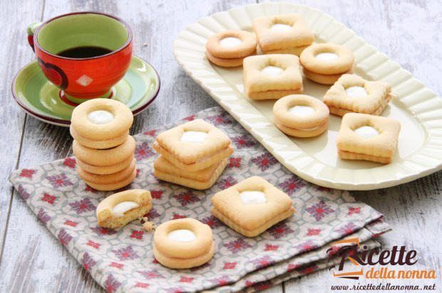 Biscotti ripieni alla crema di latte