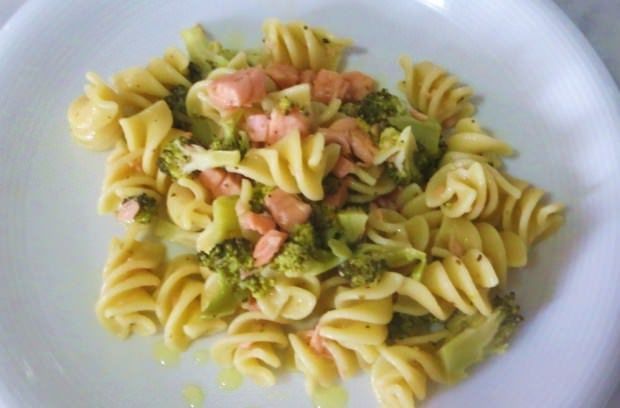 Fusilli con salmone e broccoli