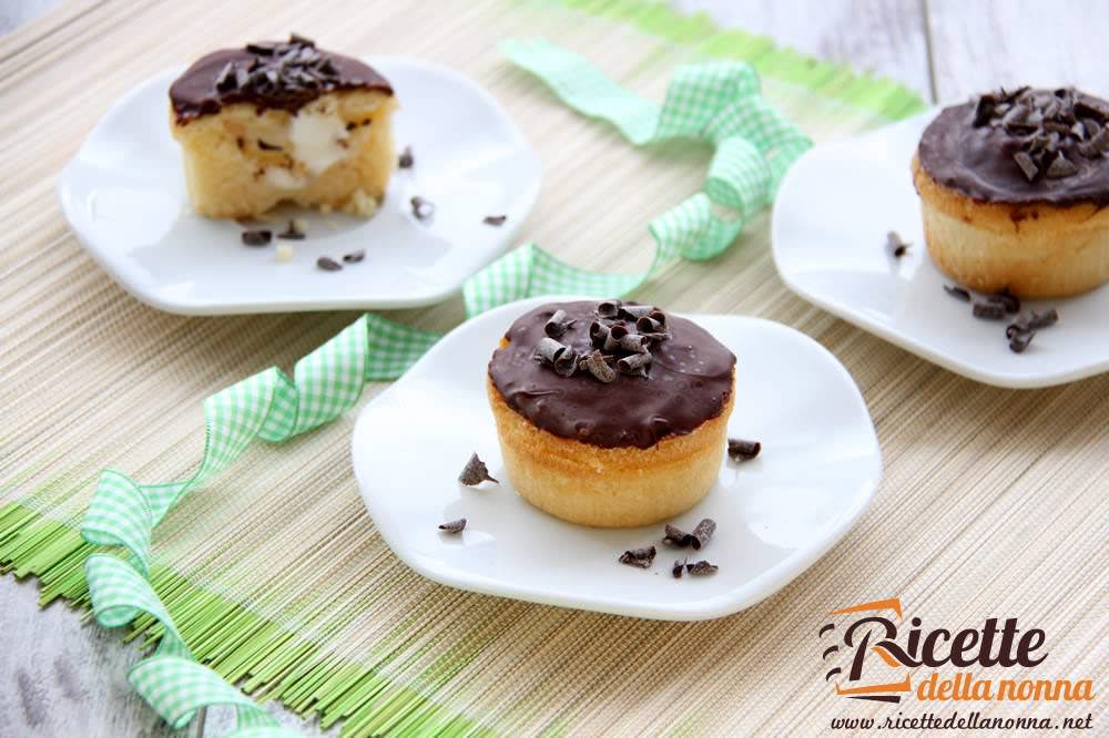 Muffin Con Crema Alla Panna E Glassa Al Cioccolato Ricette Della Nonna
