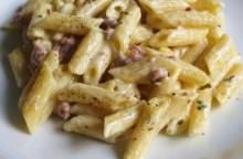 Pasta con salciccia e pecorino