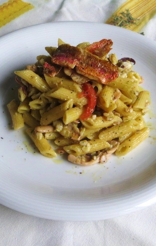 Pennette alla crema di finocchio, calamari e triglie