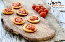 Pizzette rosse da aperitivo