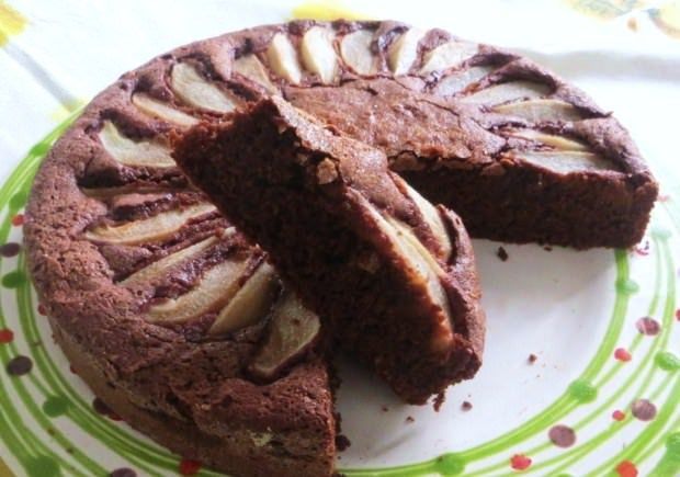 Torta nera con pere e farina di riso