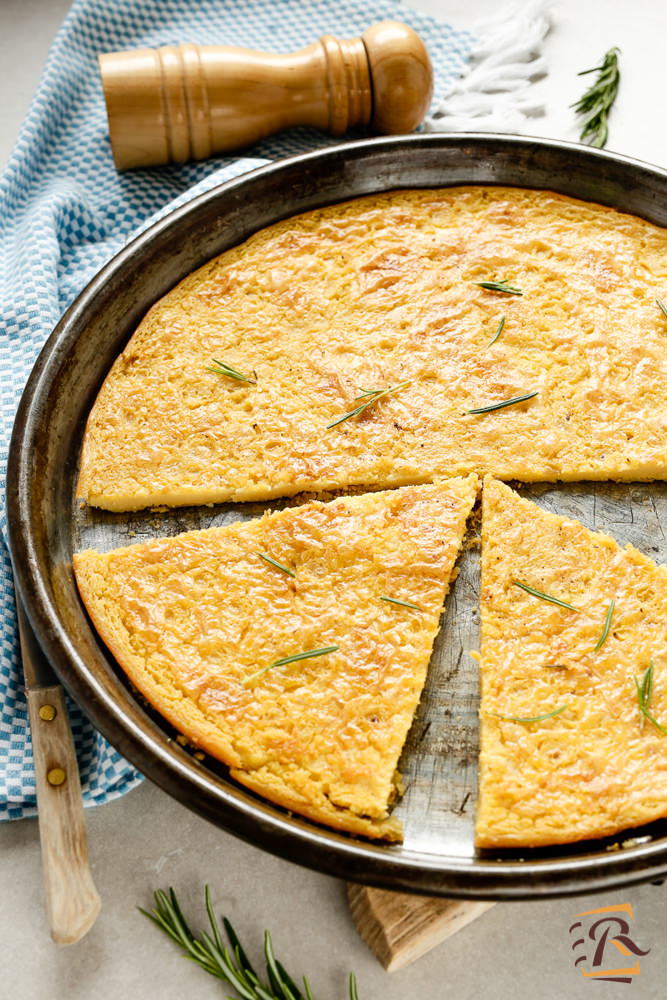 Cecina: la tipica torta di ceci toscana