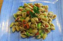 Orecchiette integrali con zucchine, pomodoro e speck