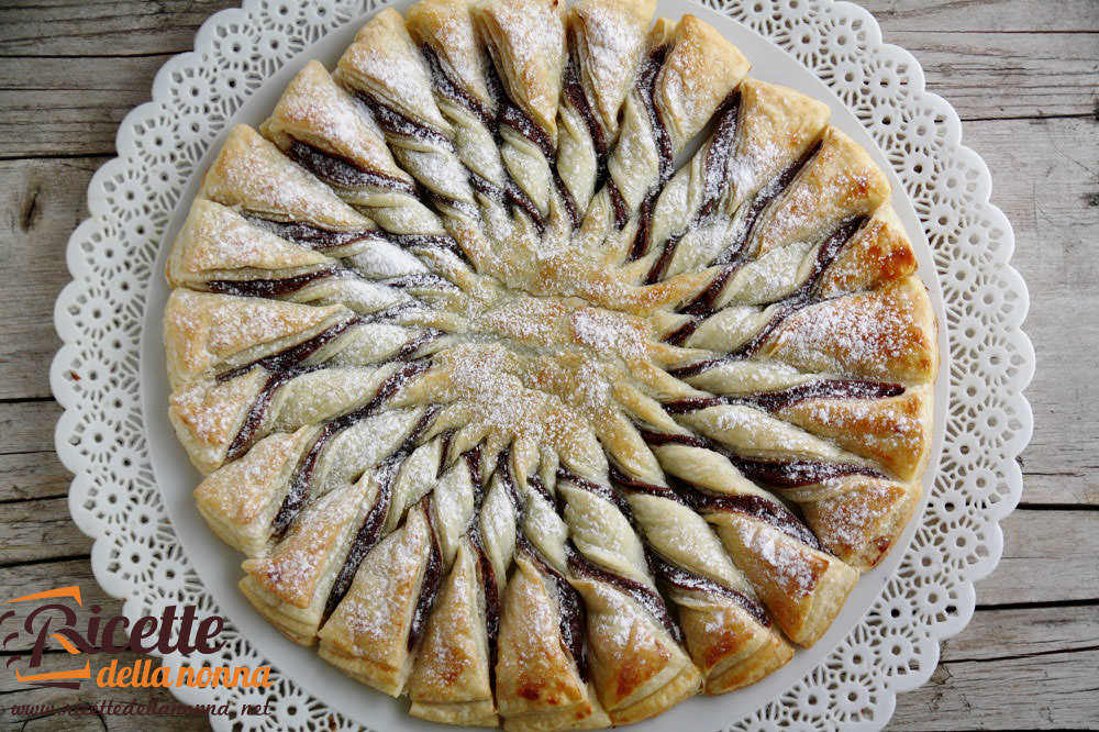 dolci con pasta sfoglia rotonda e nutella