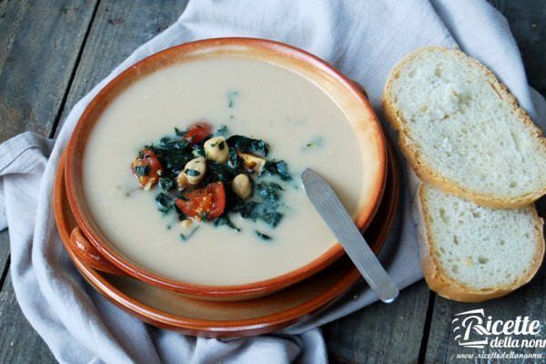 Vellutata di tofu e ceci con sautè di cavolo nero