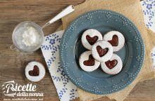 Linzer cookies alle noci e grano saraceno