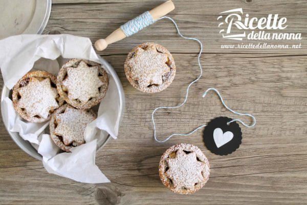 Crostatine di farina di miglio alle mele e frutti rossi