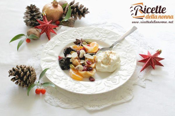 Macedonia speziata di frutta secca e mousse alla ricotta