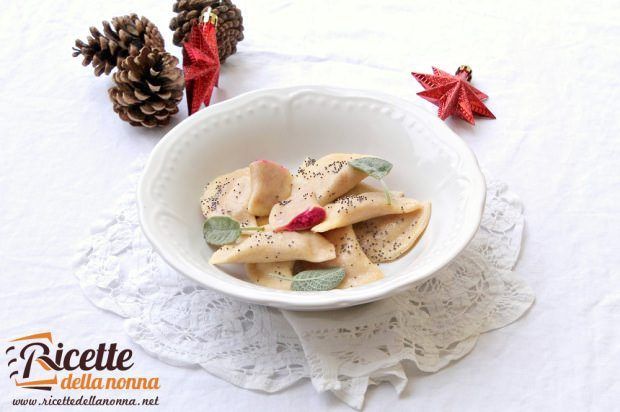 Ravioli alla barbabietola e semi di papavero