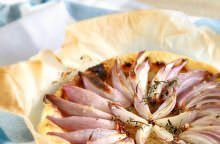 Torta di scalogni in agrodolce
