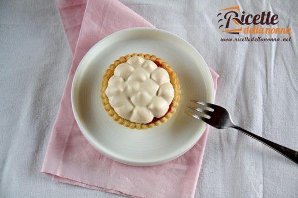Crostatine con marmellata di ribes rosso meringate