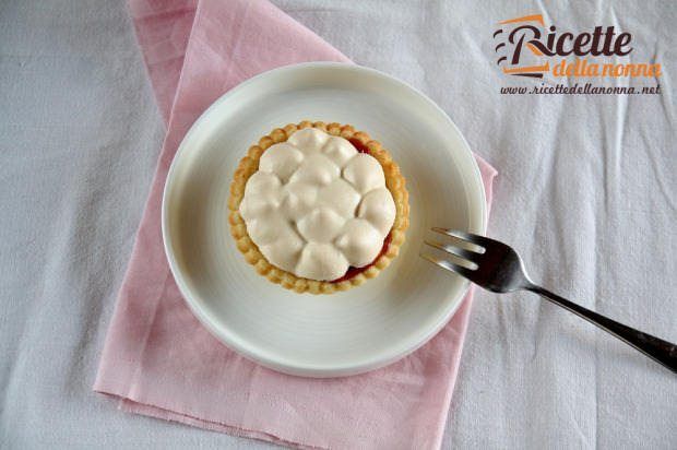 crostatine-con-marmellata-di-ribes-rosso-meringate