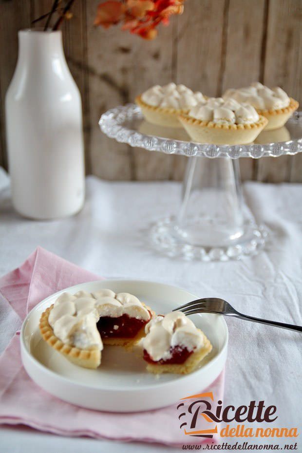 crostatine-con-marmellata-di-ribes-rosso-meringate