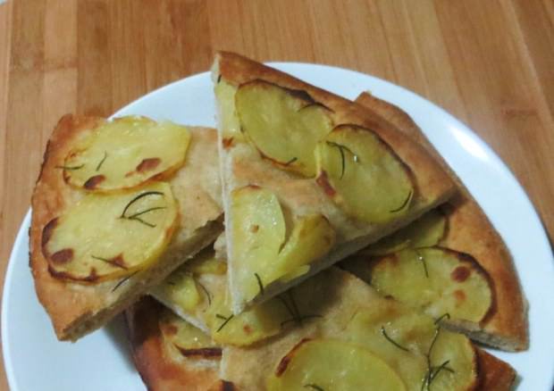 Focaccia con patate e rosmarino