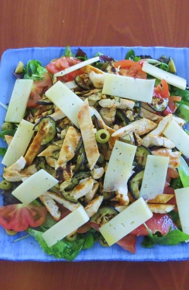 Insalata di petto di pollo alla griglia ricetta e foto