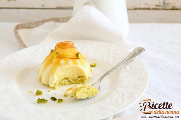 Dacquoise al pistacchio con bavarese alle pesche