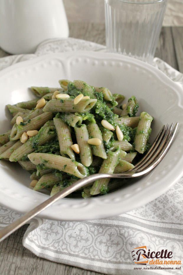 Penne al pesto di tarassaco ricette e foto