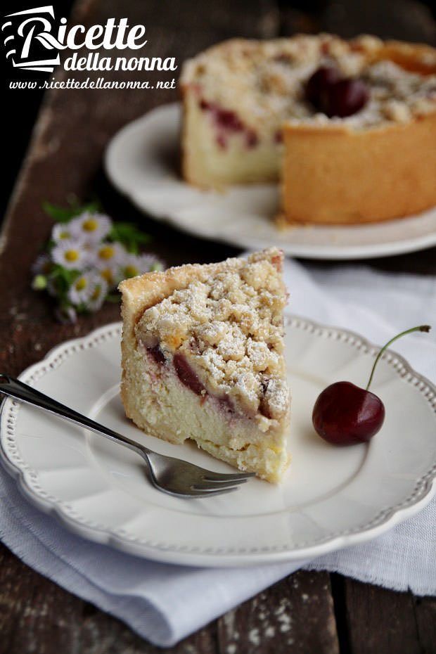 Foto Crostata crumble alla ricotta e ciliegie