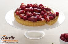 Crostata alle fragole e lamponi con crema pasticciera