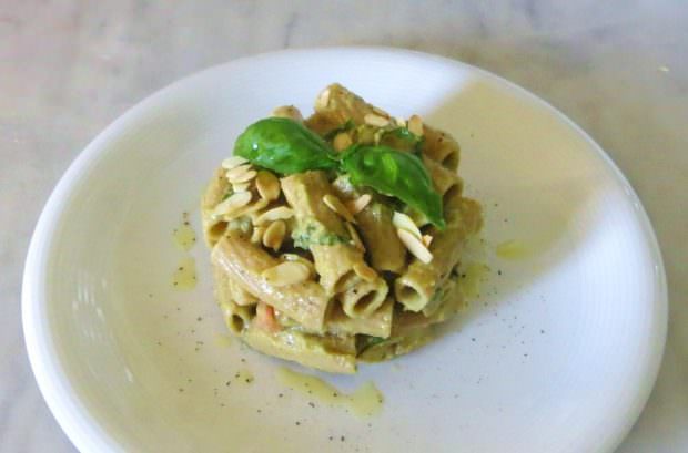 Insalata di rigatoni integrali alla scarola