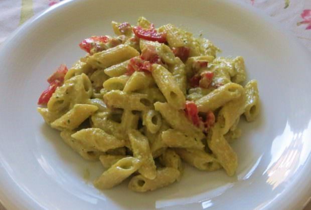 Mezze penne con zucchine e frutta secca