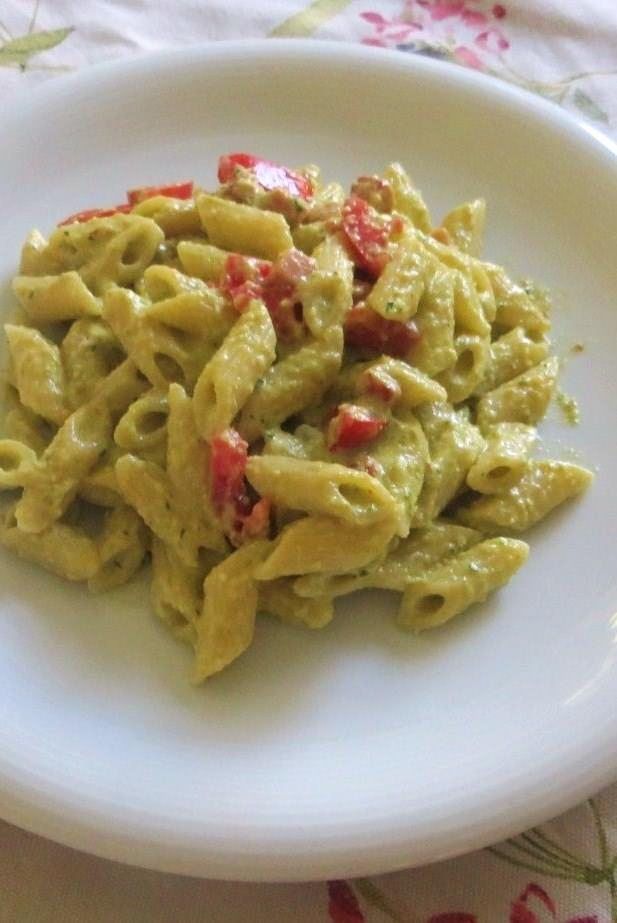 Mezze penne con zucchine e frutta secca