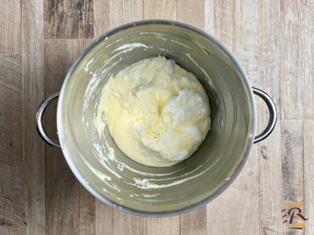 Preparazione crema al mascarpone
