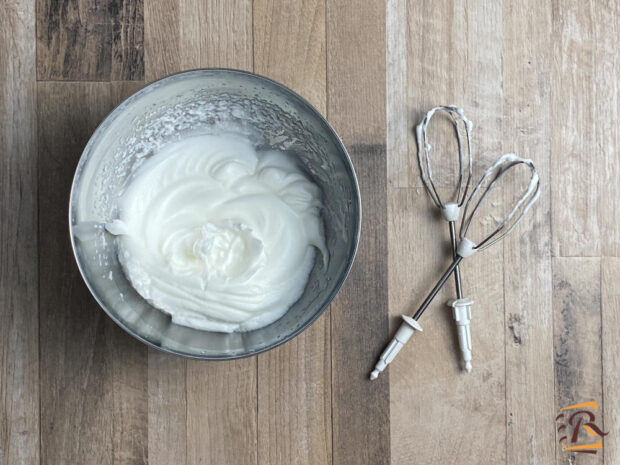 Preparazione crema al mascarpone