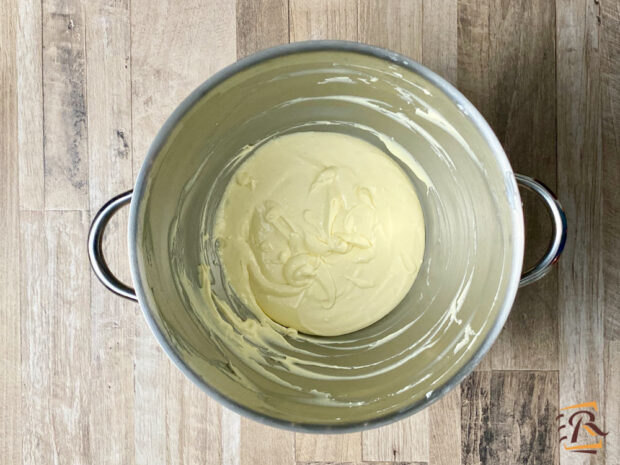 Preparazione crema al mascarpone