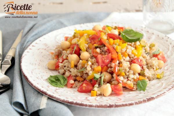 Insalata di grano saraceno, ceci e peperoni alla cannella