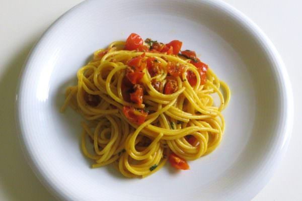 Spaghetti pomodoro e zafferano