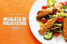 Pollo estivo con verdure e pane croccante