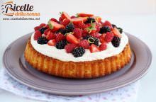 Torta allo yogurt con crema al lemon curd e frutti di bosco