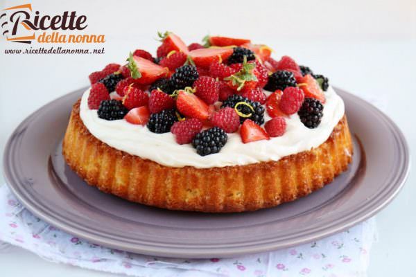 Torta allo yogurt con crema al lemon curd e frutti di bosco