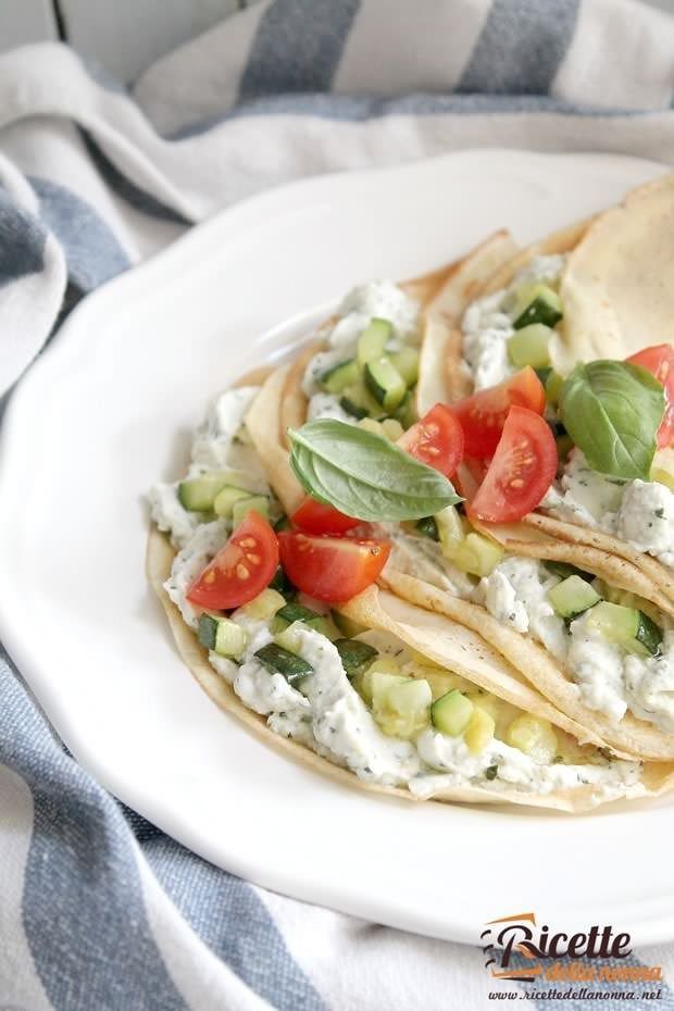 Foto crespelle estive con zucchine e pomodorini