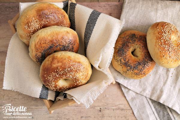 Bagels facili, soffici e gustosi