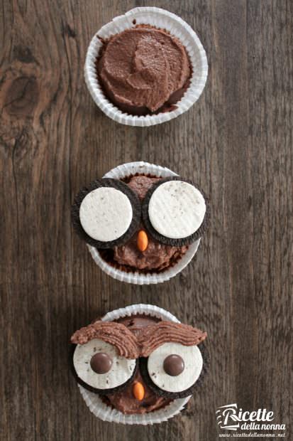 Preparazione cupcake civetta di Halloween