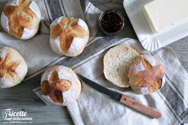 Panini soffici alla farina di segale e yogurt