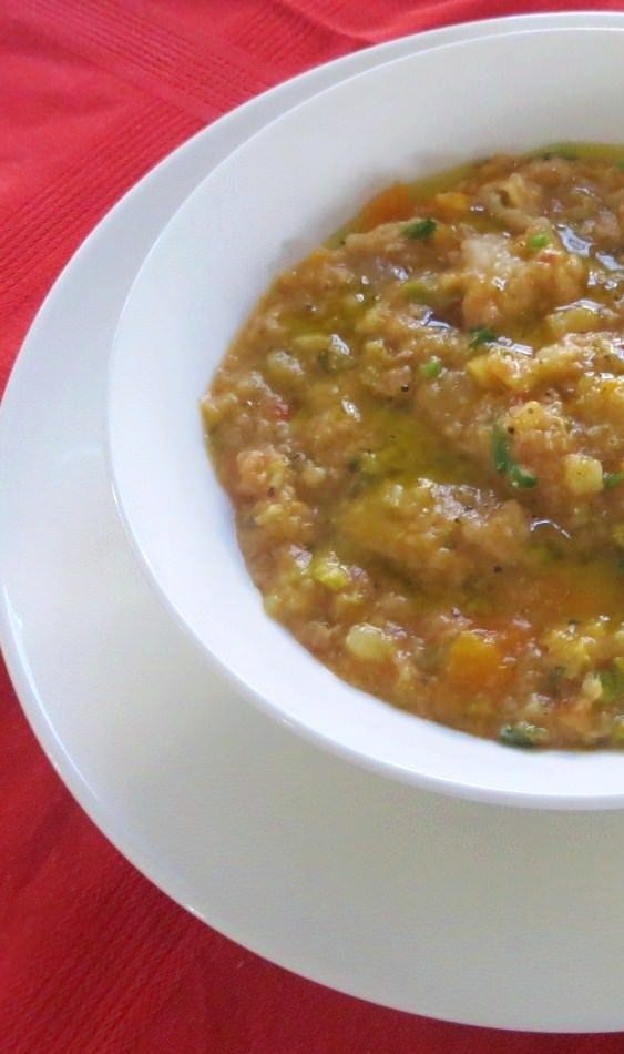 Zuppa di minestrone e pane brutto