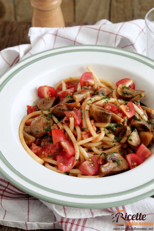 Vermicelli champignon, gunciale e pomodorini ricetta e foto