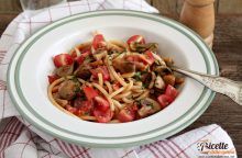 Vermicelli con champignon, pomodorini e guanciale