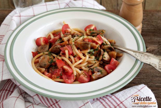 Vermicelli champignon, gunciale e pomodorini ricetta e foto