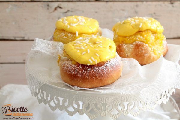 Brioches veneziane alla crema pasticcera