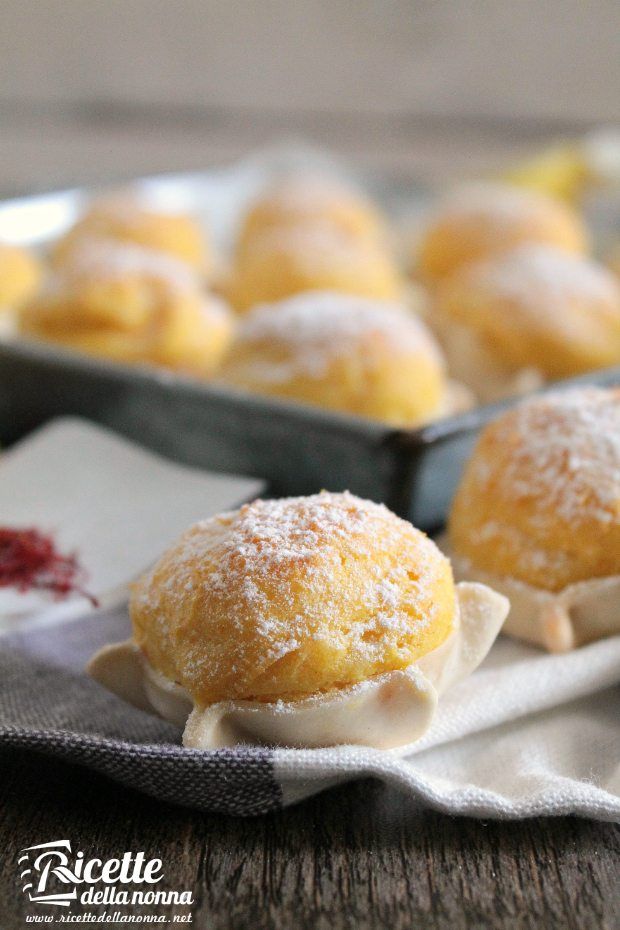 Foto le pardulas, dolcetti sardi alla ricotta e zafferano