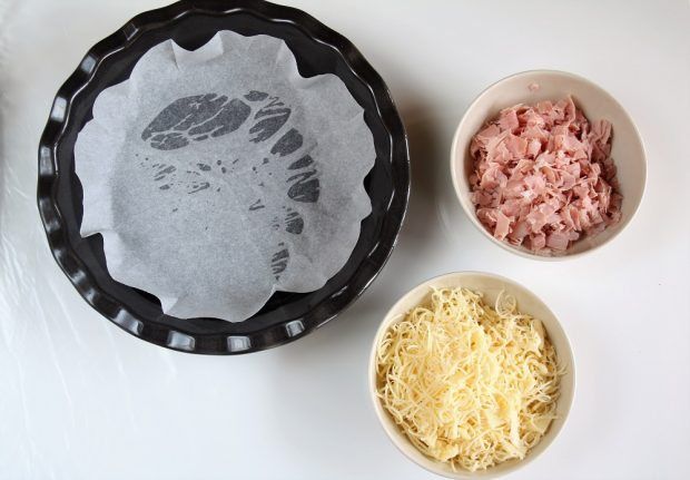 preparazione-torta-rustica-prosciutto-e-formaggio
