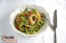 Spaghetti di zucchine con pomodorini e gamberoni