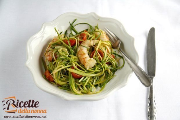 spaghetti-di-zucchine-con-pomodorini-e-gamberoni