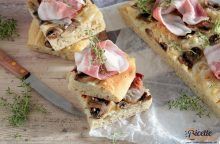 Focaccia sofficissima alle cipolle, funghi e pancetta